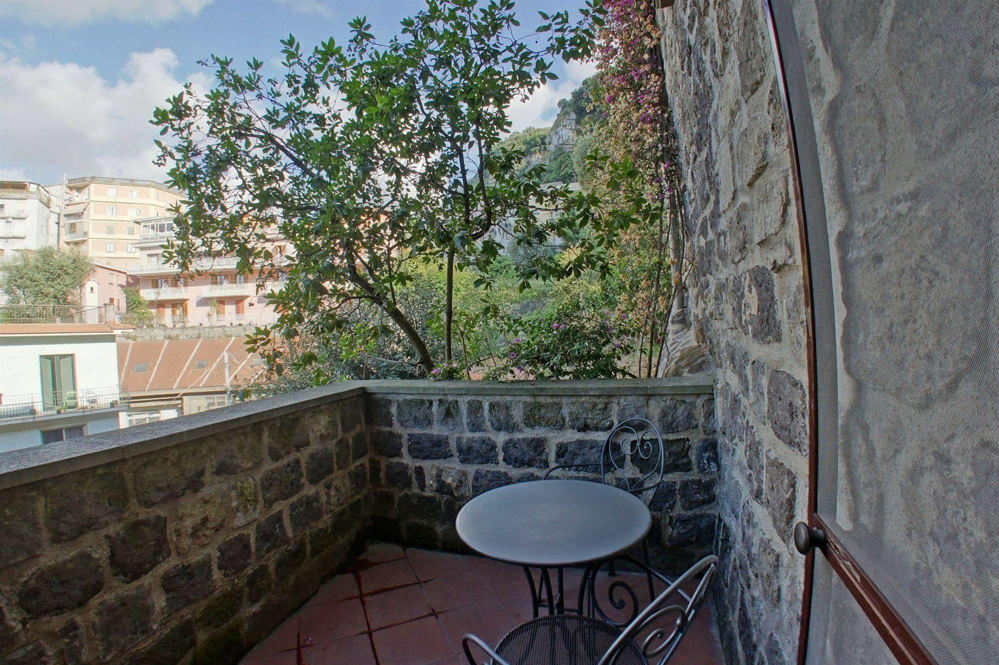 La Neffola Residence Sorrento Bagian luar foto